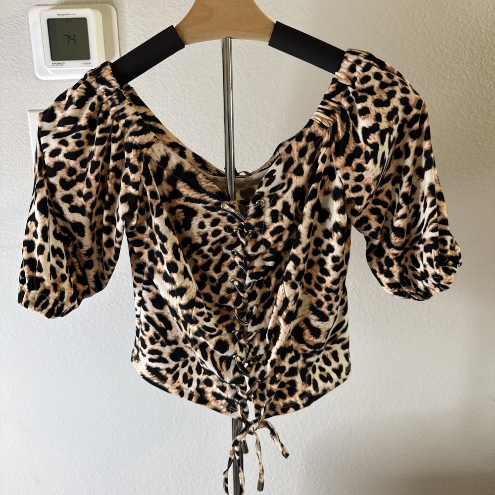 Guess Women's Leopard Print Lace-Up Top Size Small‎